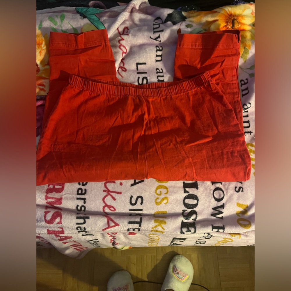 Faded Glory Red Capris